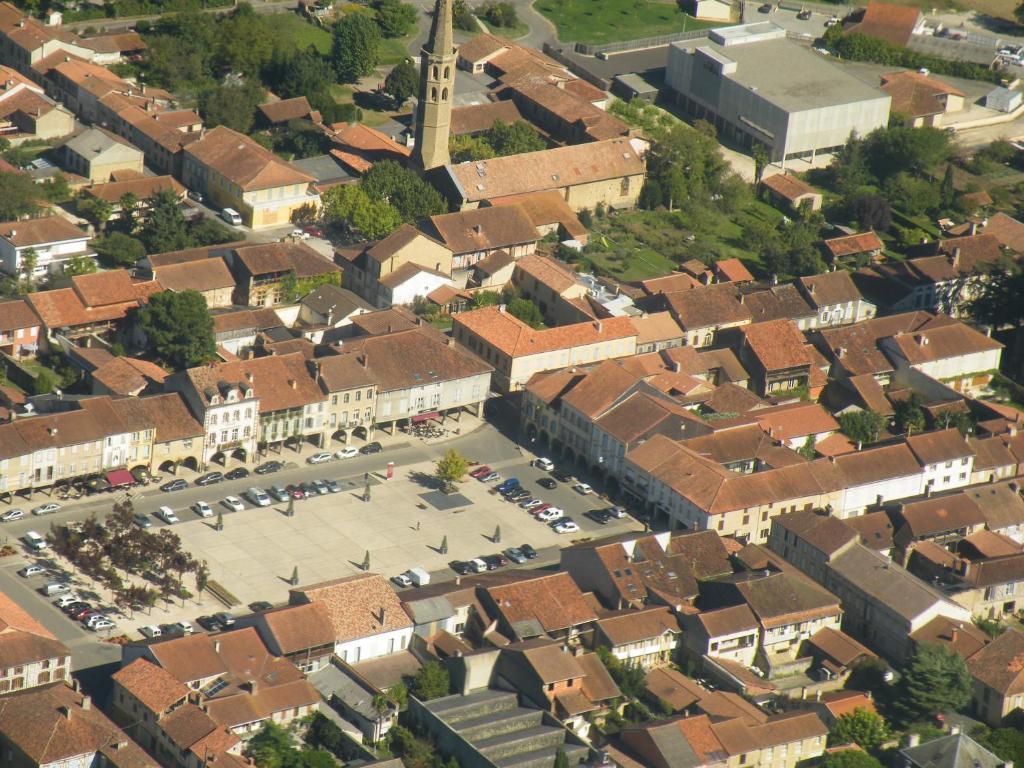 Hotel Logis Le Relais du Bastidou à Beaumarchés Extérieur photo