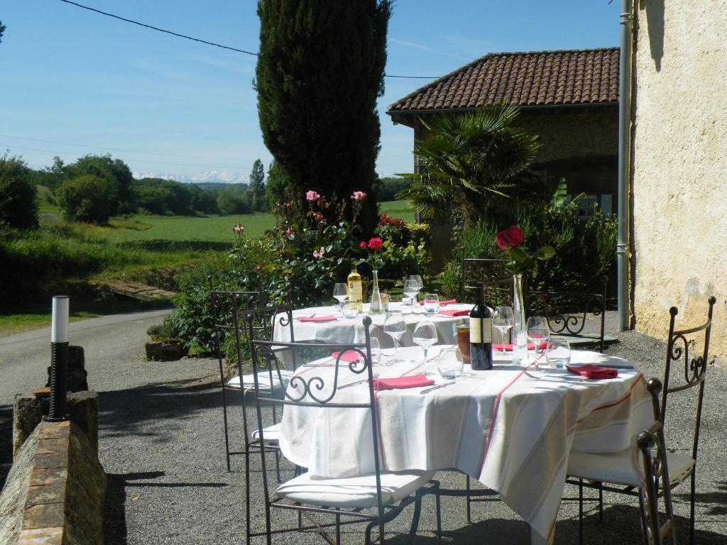 Hotel Logis Le Relais du Bastidou à Beaumarchés Extérieur photo