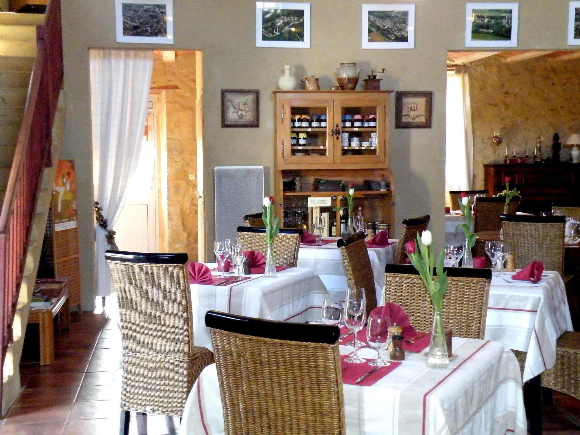 Hotel Logis Le Relais du Bastidou à Beaumarchés Extérieur photo