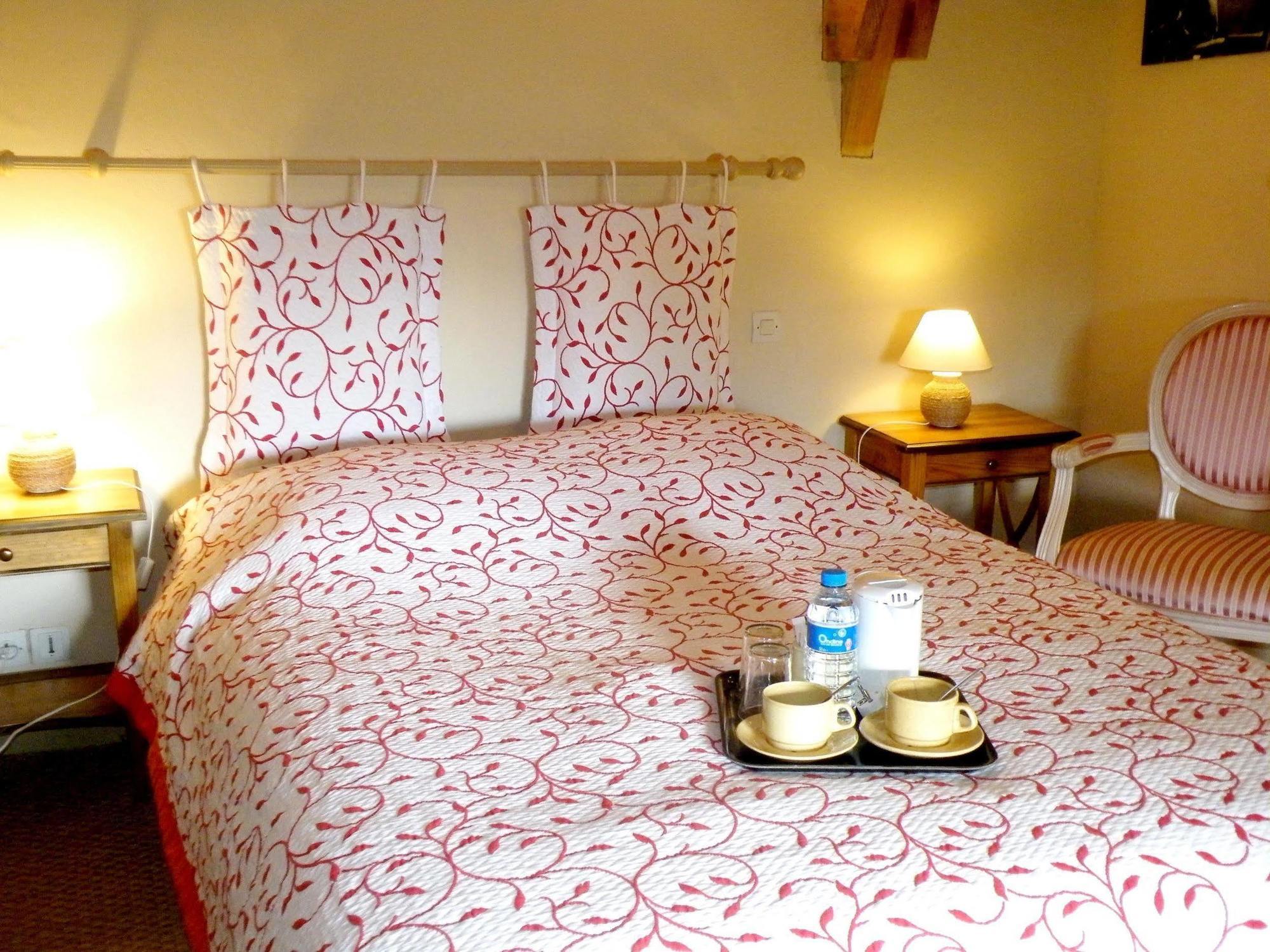 Hotel Logis Le Relais du Bastidou à Beaumarchés Extérieur photo